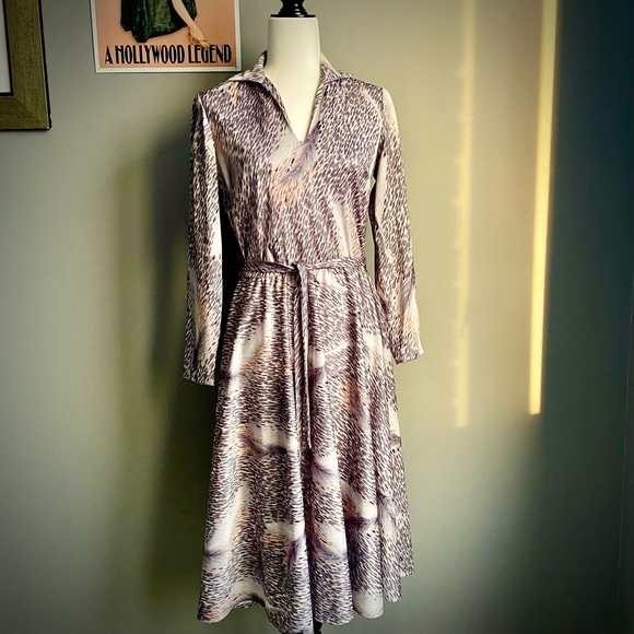 VINTAGE 1970s Feather Print Belted Day Dress